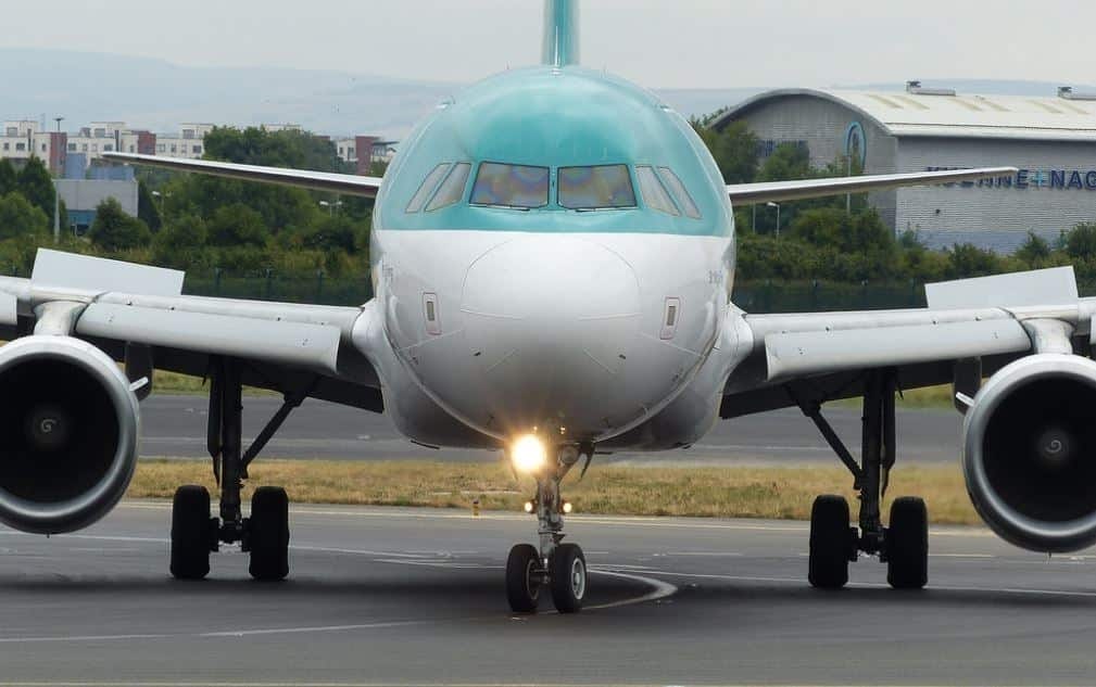 How Do Airplanes Brake in the Air? Aviation Info